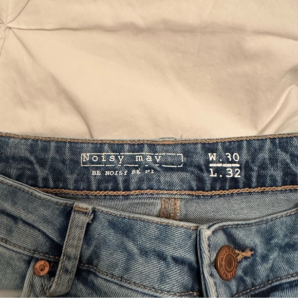 Light blue distressed jeans - Picture 2 of 4